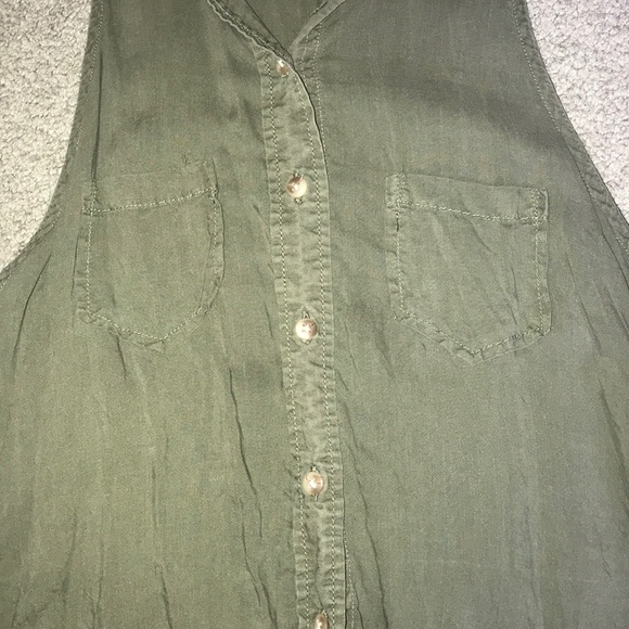 American Eagle sleeve-less dress shirt. - Picture 3 of 4